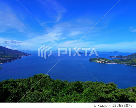 飯の山展望台より望む瀬戸内海(山口県周防大島町) 飯の山展望台より望む瀬戸内海(山口県周防大島町) 123688879