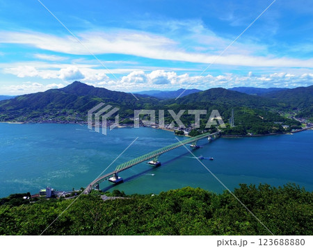 飯の山展望台より望む大島大橋(山口県周防大島町) 飯の山展望台より望む大島大橋(山口県周防大島町) 123688880