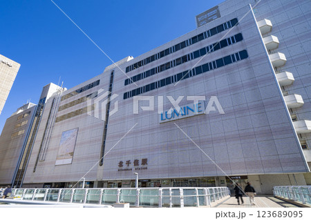 北千住駅前の風景 123689095