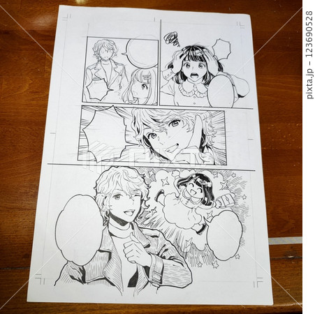 つけペンを使用したペン入れ作業中の漫画原稿の写真 漫画原稿制作中 つけペンを使用したペン入れ作業中の漫画原稿の写真 漫画原稿制作中 123690528