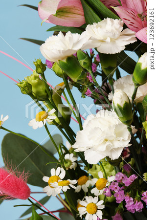 Delicate flower bouquet close-up. White carnations and daisies. 123692161