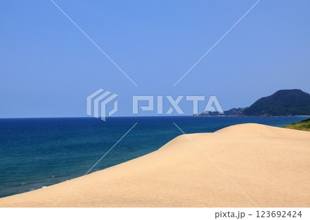 鳥取 四季の散歩 夏 鳥取砂丘 鳥取 四季の散歩 夏 鳥取砂丘 123692424