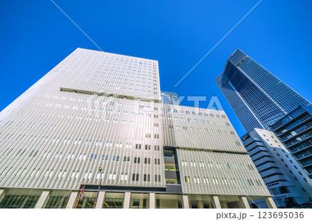 日本の東京都市景観　虎ノ門ヒルズステーションタワーや虎の門病院（左）、日本消防会館などを望む＝7日 123695036