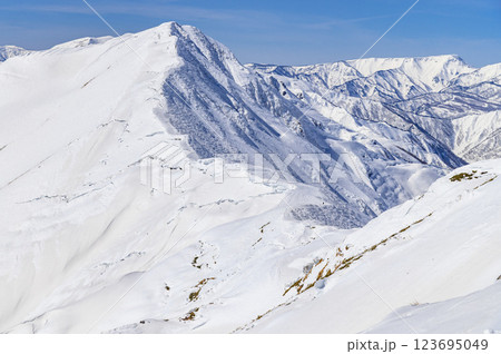 厳冬期の谷川岳・主稜線の雪景色(雪山登山) 厳冬期の谷川岳・主稜線の雪景色(雪山登山) 123695049