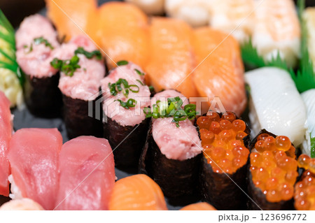 寿司 出前 寿司 出前 123696772