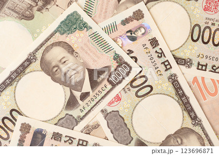 お金　一万円札 123696871