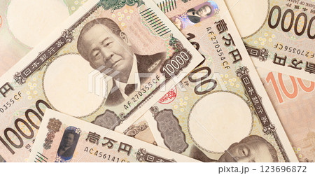 お金　一万円札 123696872