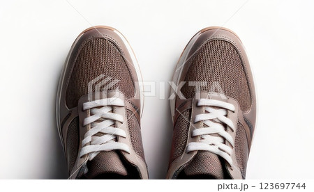 《AI画像》白背景とスニーカー 123697744