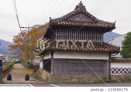 津和野城跡の馬場先櫓 123698179