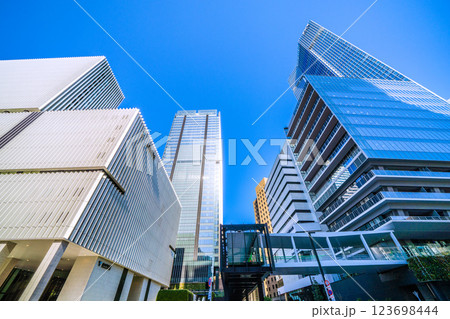 日本の東京都市景観　虎ノ門ヒルズステーションタワー側からデッキでも繋がるようになる虎の門病院＝7日 123698444