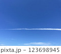 青い空と白い雲 123698945