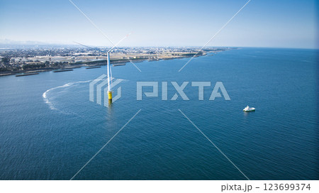 冬の日本の富山湾沿岸を空撮した画像 123699374