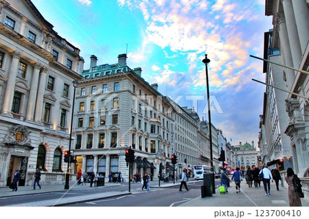 英国 ロンドン ウォータールー・プレイスの夕暮れ 英国 ロンドン ウォータールー・プレイスの夕暮れ 123700410