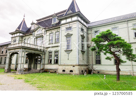 国の重要文化財 ルネッサンス様式の旧米沢高等工業学校本館 国の重要文化財 ルネッサンス様式の旧米沢高等工業学校本館 123700585
