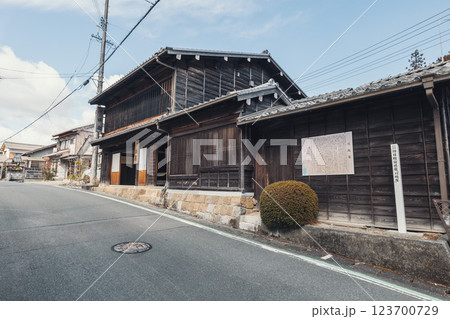 静岡県掛川市にある江戸時代から続く東海道日坂宿 123700729