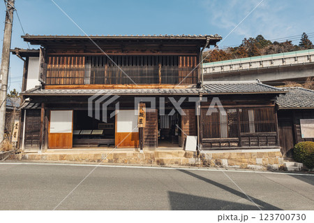 静岡県掛川市にある江戸時代から続く東海道日坂宿 123700730
