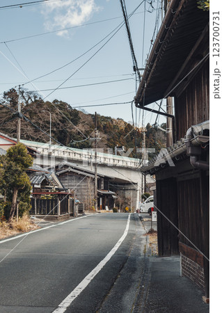 静岡県掛川市にある江戸時代から続く東海道日坂宿 123700731