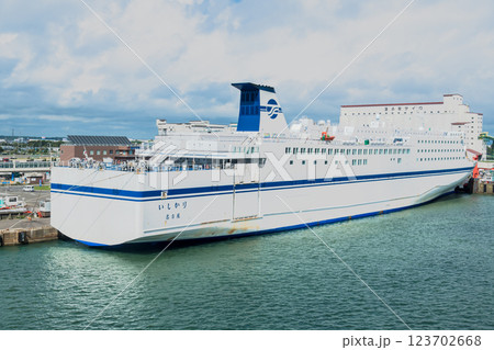 【さんふらわあ ふらのから望む太平洋フェリーいしかりが苫小牧フェリーターミナル停泊中】 【さんふらわあ ふらのから望む太平洋フェリーいしかりが苫小牧フェリーターミナル停泊中】 123702668