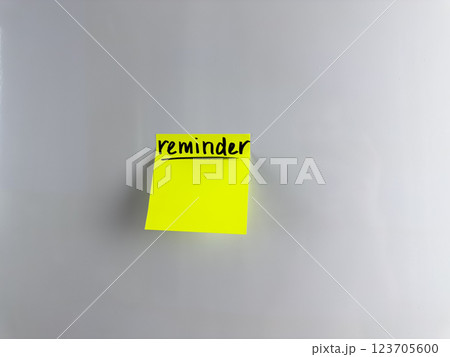 Reminder on self adhesive note paper for people with poor memory 123705600