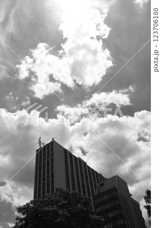 サンパウロの夏の雲と空 ブラジル サンパウロの夏の雲と空 ブラジル 123706180