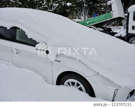 スキー場の駐車場 123707231