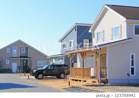 開放的な住宅地 開放的な住宅地 123708942