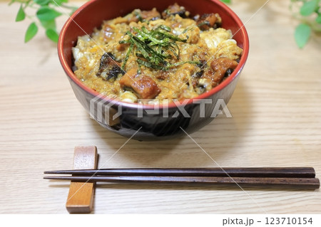 スタミナ抜群うな玉丼 123710154