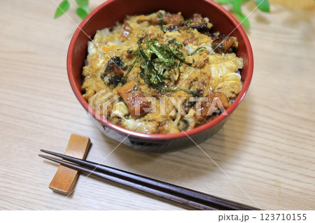 スタミナ抜群うな玉丼 123710155