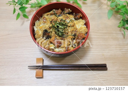 スタミナ抜群うな玉丼 123710157