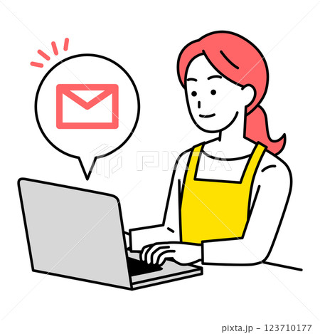 ノートパソコンでメールを受信するエプロン姿の女性 123710177