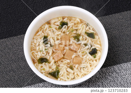 カップうどん 123710283