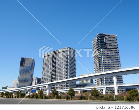 ヘリポート場から見る高層マンション群|有明 ヘリポート場から見る高層マンション群|有明 123710396