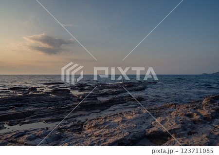 海に沈む夕日 海に沈む夕日 123711085