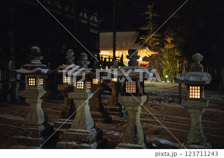 雪降る日の灯篭 雪降る日の灯篭 123711243