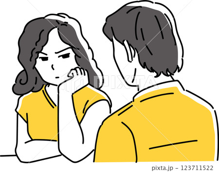頬杖をついて男性を睨む女性 123711522