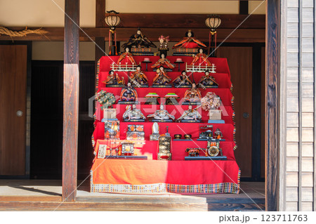 古民家の雛飾り 古民家の雛飾り 123711763