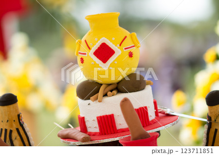 miniature people in the garden miniature people in the garden 123711851