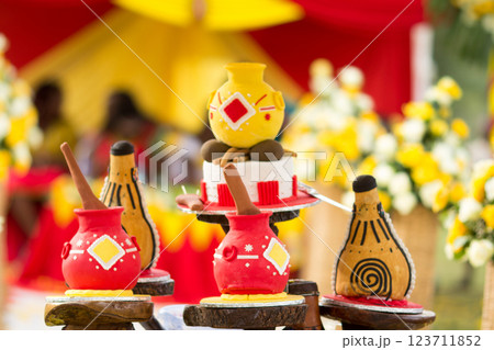 miniature people in the garden 123711852