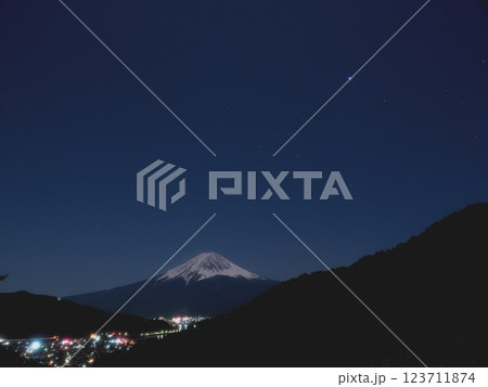 富士河口湖町　富士見橋展望台からの夜景 123711874