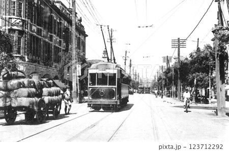 古写真　1918-1923年　東京　銀座中央通り　銀座四丁目付近 123712292