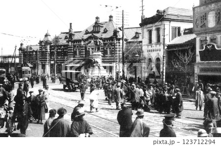 古写真　1918-1923年　東京　神田須田町　旧中山道から望む万世橋駅 123712294