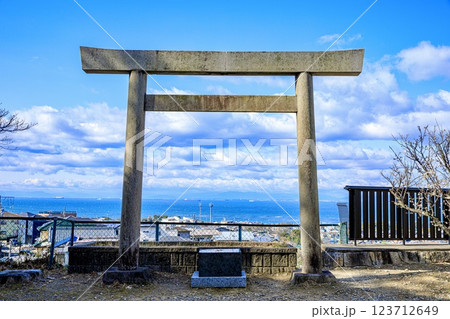 常滑市、城山公園の桃山御陵遥拝所 123712649