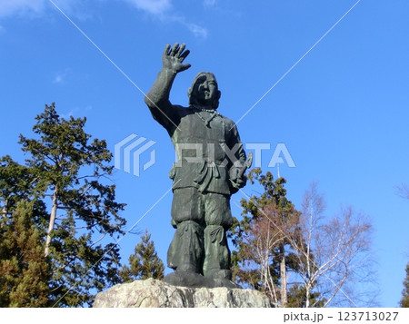 秩父　三峯神社の日本武尊銅像 123713027