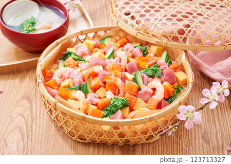 春のちらし寿司 - ひなまつりやお祝いに 123713327