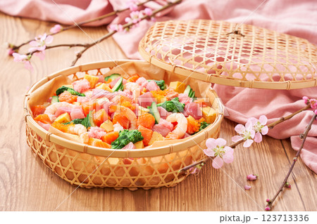 春のちらし寿司 - ひなまつりやお祝いに 春のちらし寿司 - ひなまつりやお祝いに 123713336
