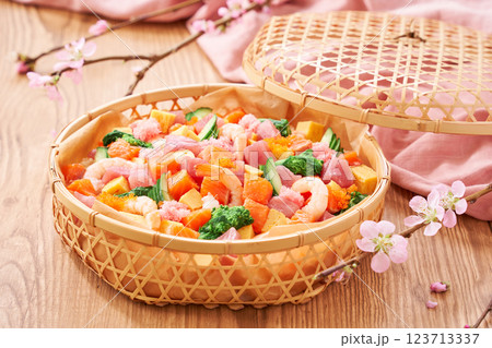 春のちらし寿司 - ひなまつりやお祝いに 123713337