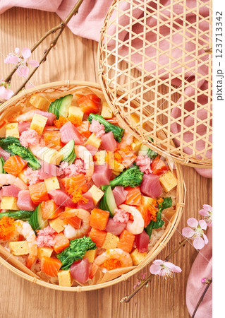 春のちらし寿司 - ひなまつりやお祝いに 春のちらし寿司 - ひなまつりやお祝いに 123713342