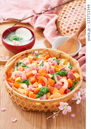 春のちらし寿司 - ひなまつりやお祝いに 春のちらし寿司 - ひなまつりやお祝いに 123713344
