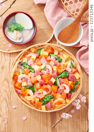 春のちらし寿司 - ひなまつりやお祝いに 123713346