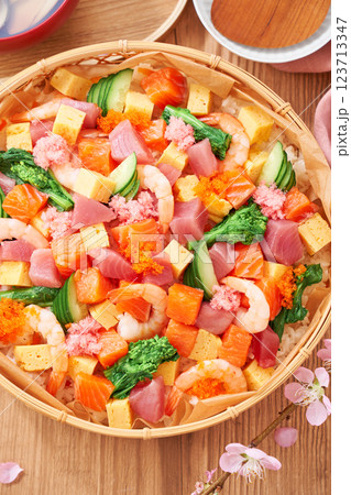 春のちらし寿司 - ひなまつりやお祝いに 春のちらし寿司 - ひなまつりやお祝いに 123713347